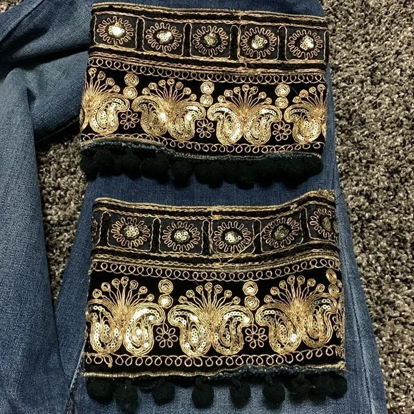 BlankNYC Embellished Hem Jean 27 - Picture 6 of 11